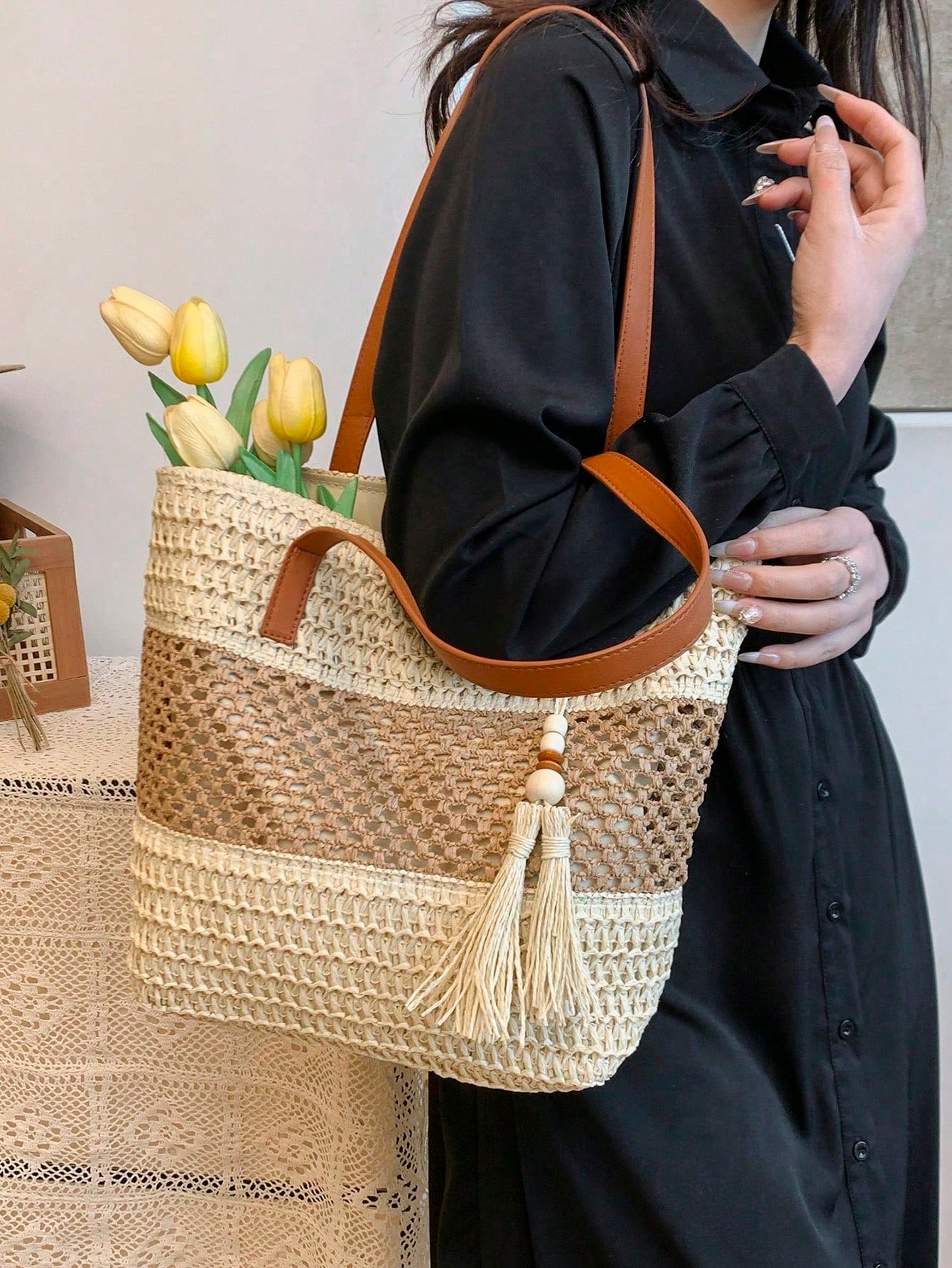 1pc New Holiday Tassel Pendant Bicolor Woven Beach Tote Bag, Casual Shoulder Handbag For Beach Trip