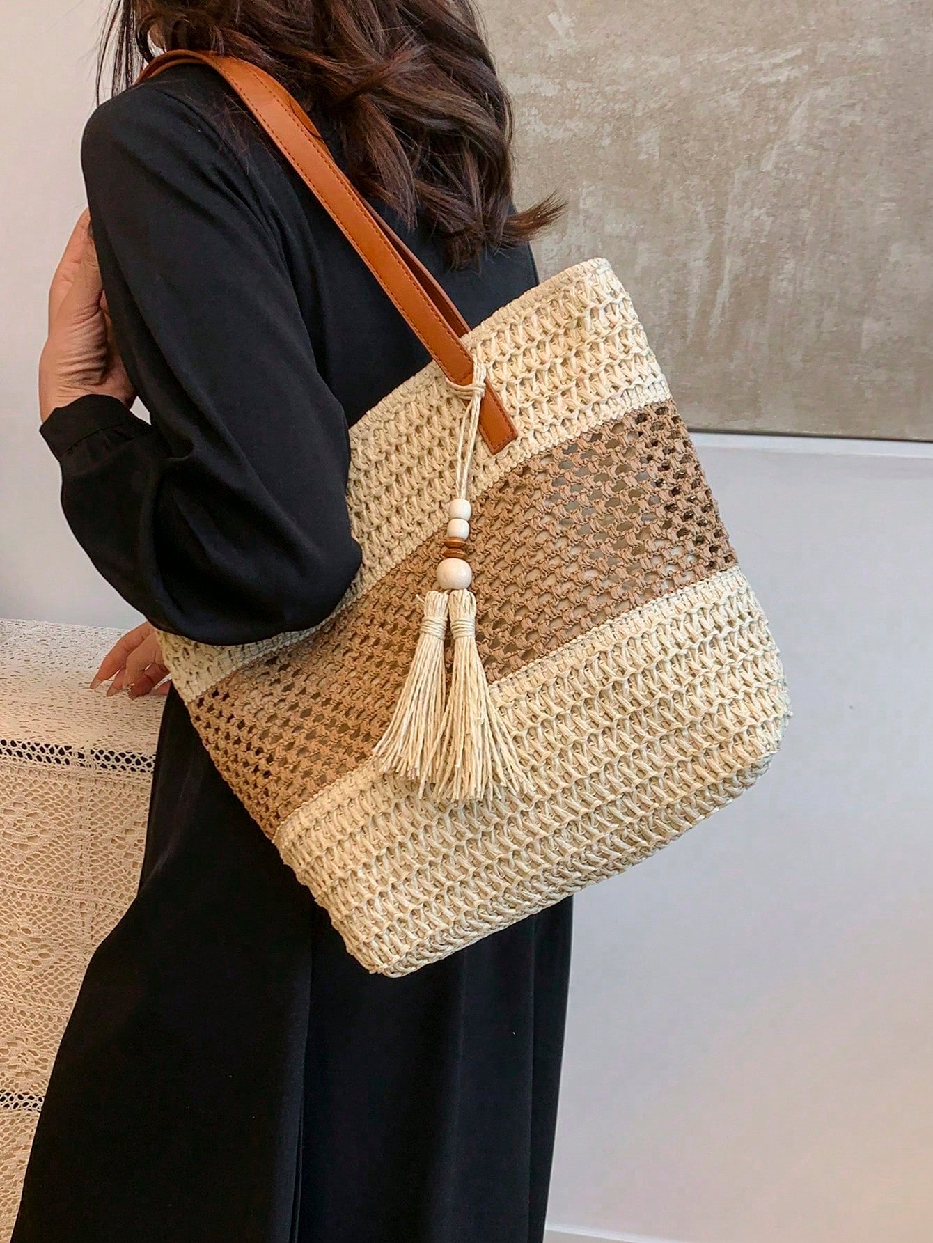 1pc New Holiday Tassel Pendant Bicolor Woven Beach Tote Bag, Casual Shoulder Handbag For Beach Trip