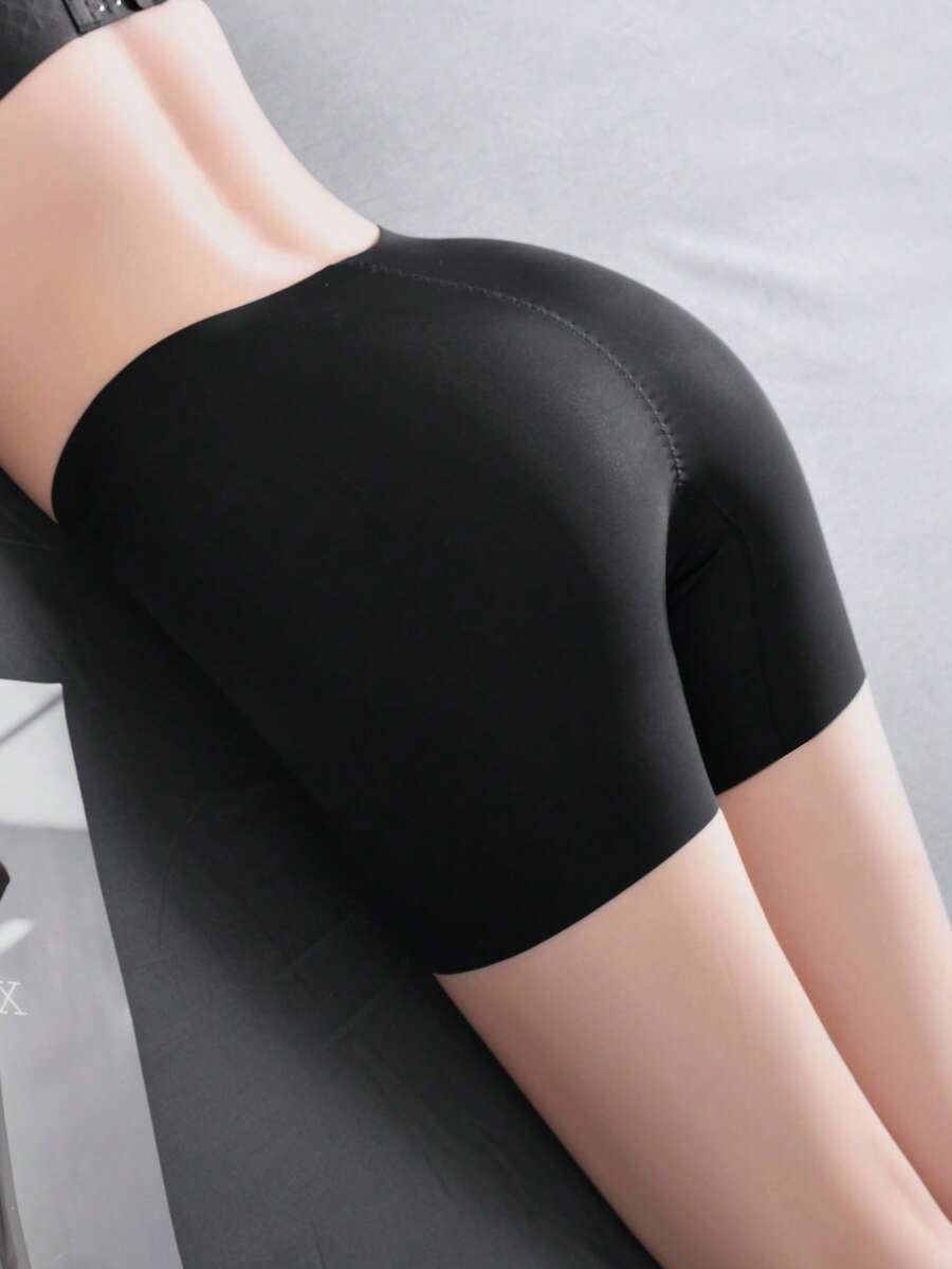 Women's seamless hip and butt lifting shapewear shorts with detachable sponge padding