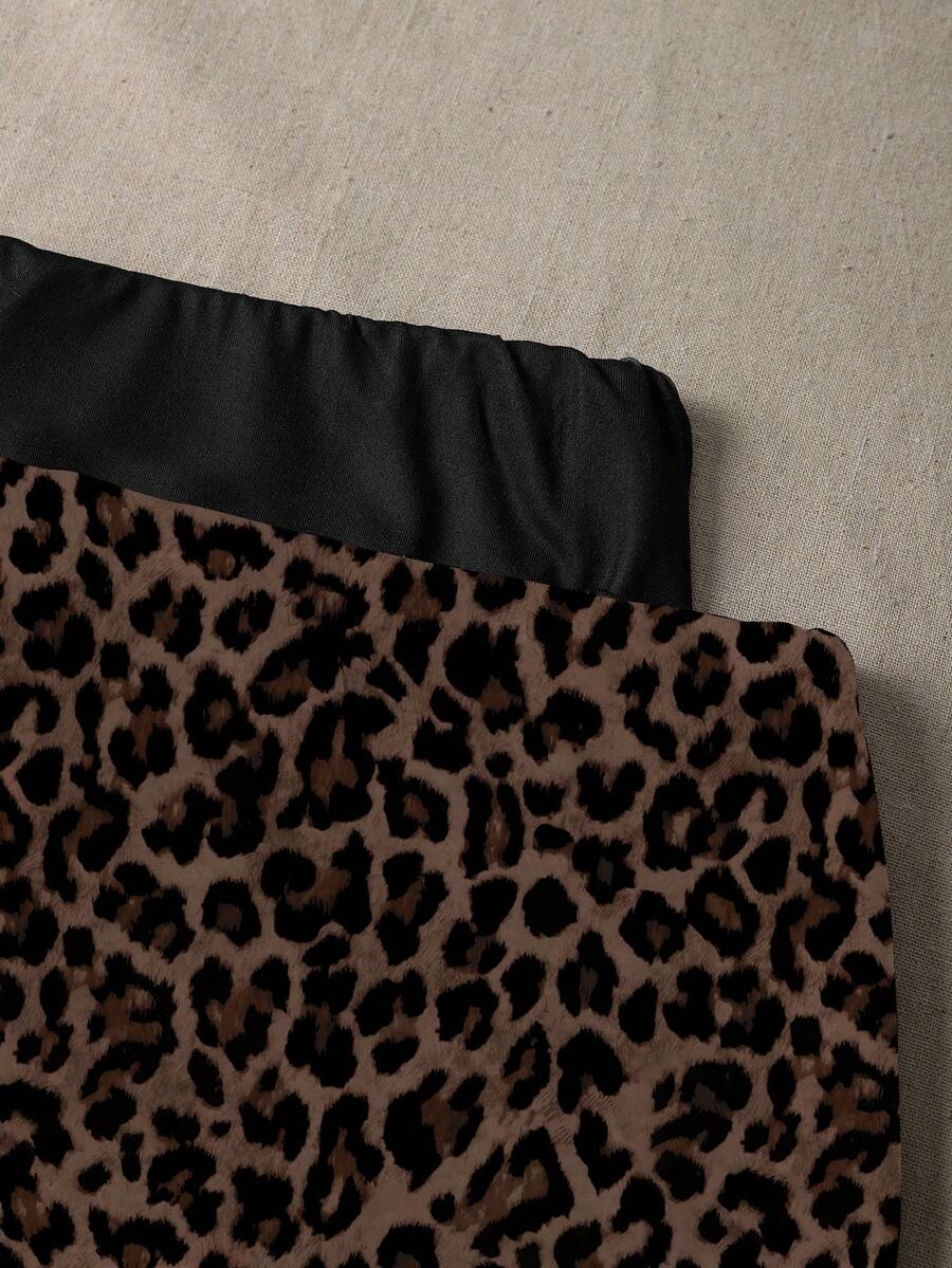 Multicolor leopard print low waist mini skirt for women with fringe and split details in knitted fabric