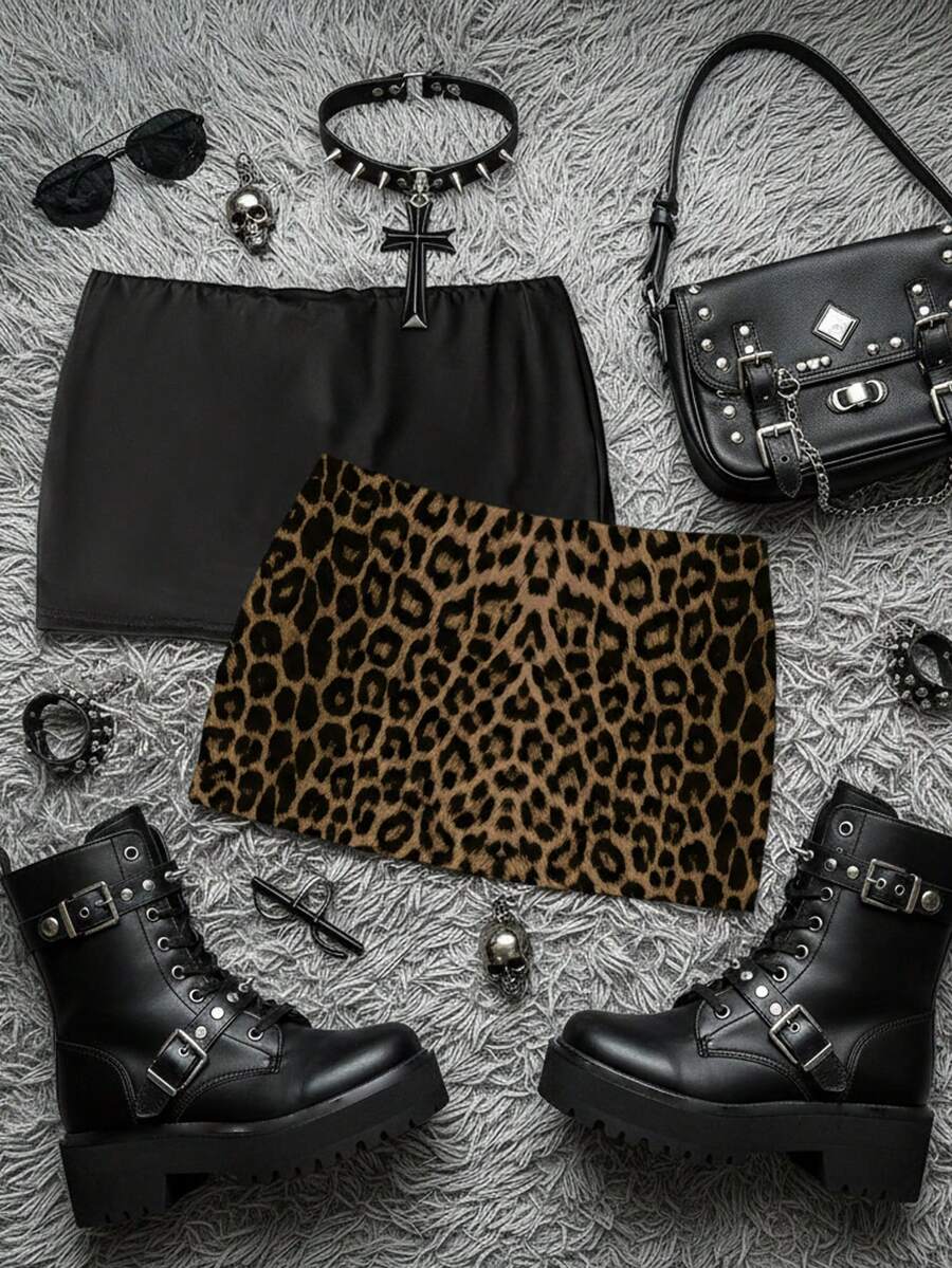 Women's low waist bodycon mini skirt 2-piece set in a casual Y2K style crafted from knitted fabric