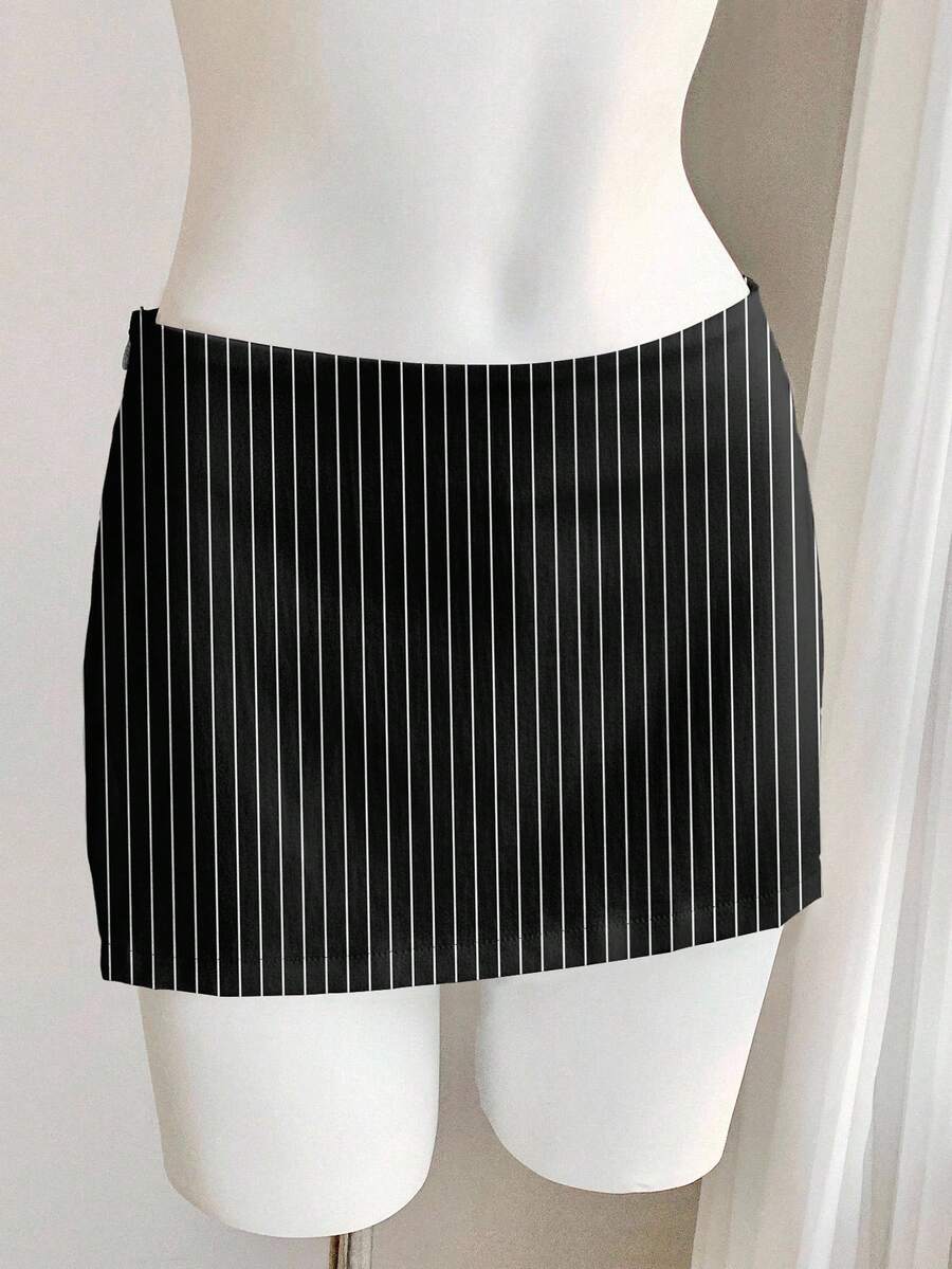 Women's white 100% cotton low waist mini skirt featuring a tropical print and zipper detail.