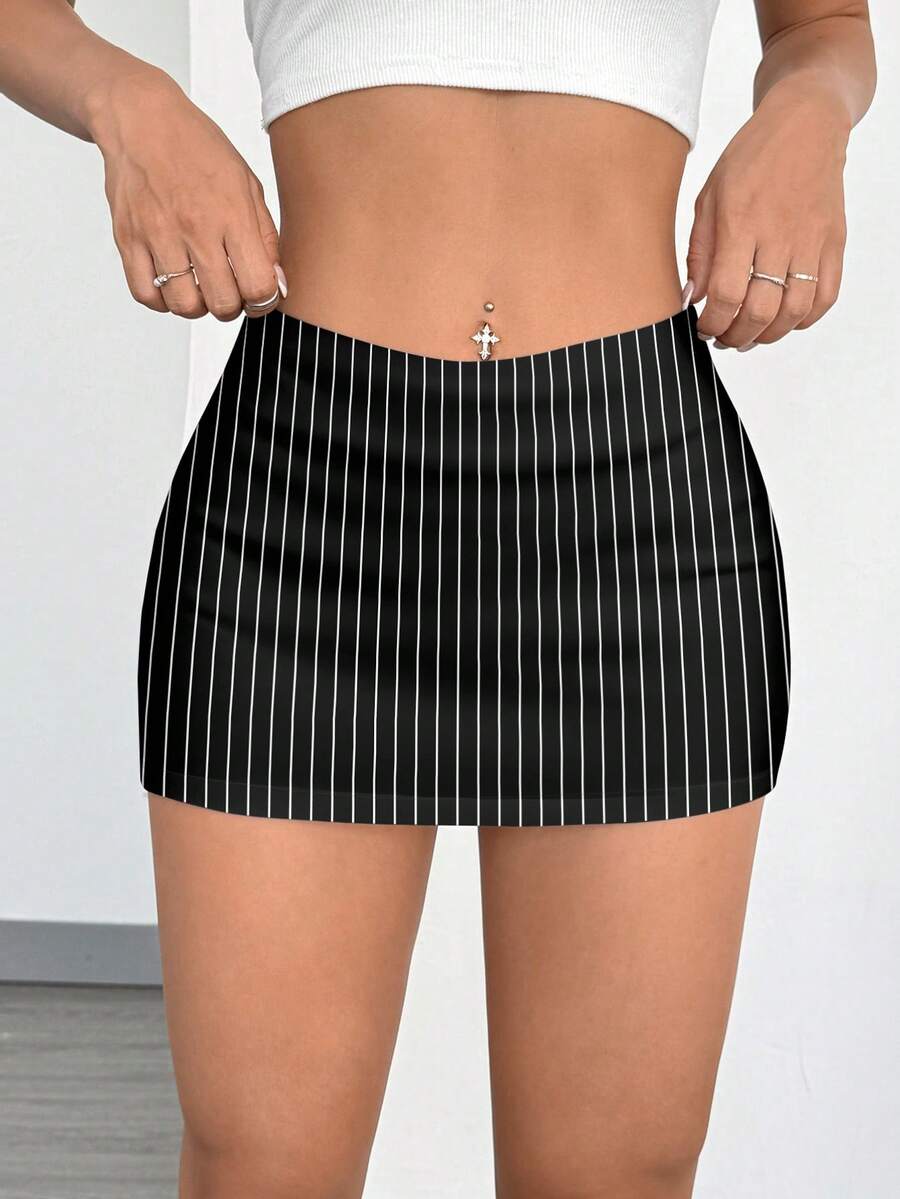 Women's white 100% cotton low waist mini skirt featuring a tropical print and zipper detail.