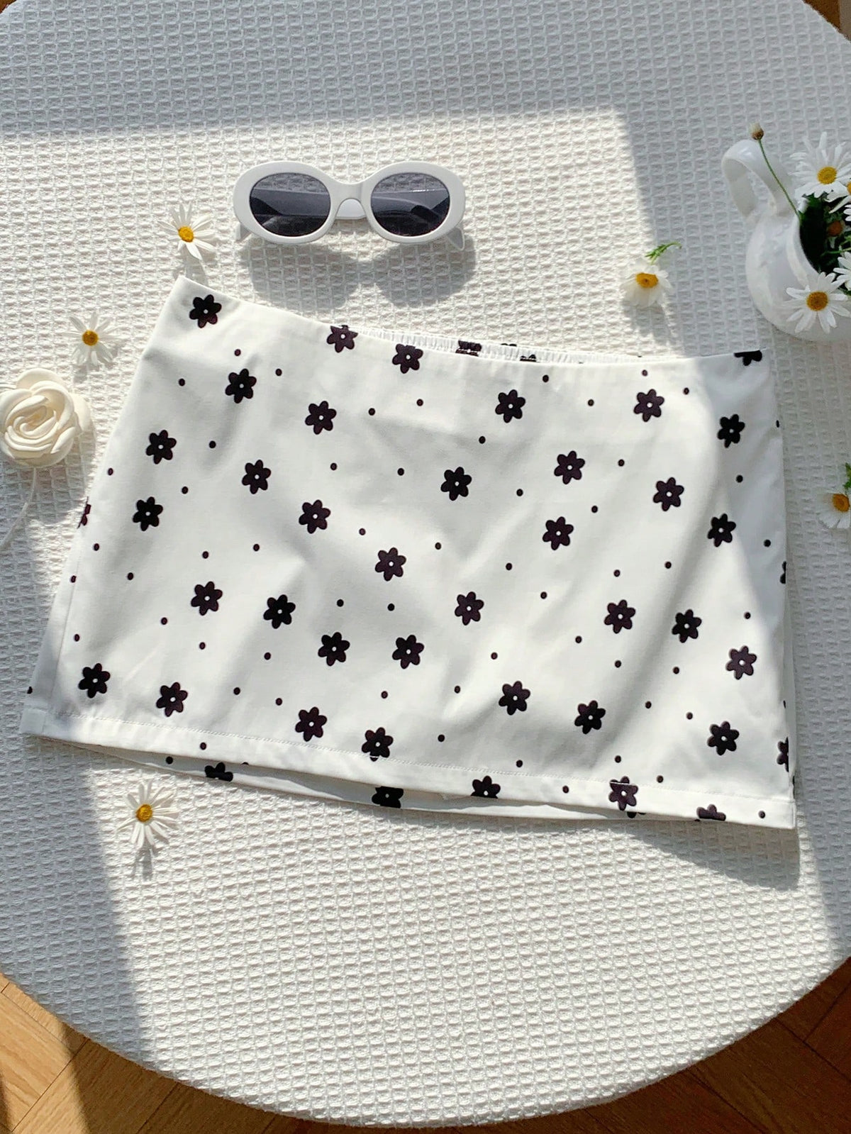 Women's white 100% cotton low waist mini skirt featuring a tropical print and zipper detail.