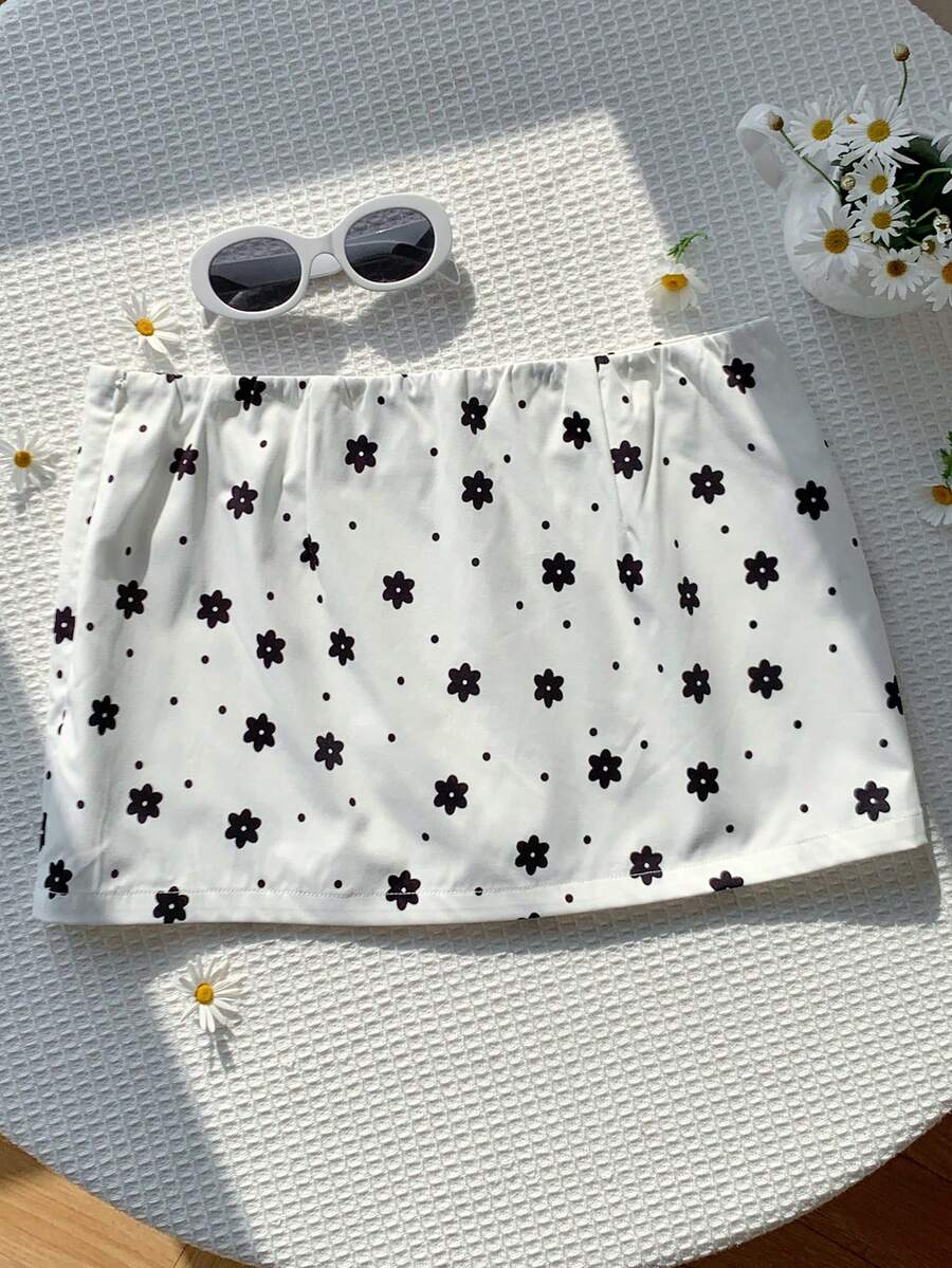 Women's white 100% cotton low waist mini skirt featuring a tropical print and zipper detail.