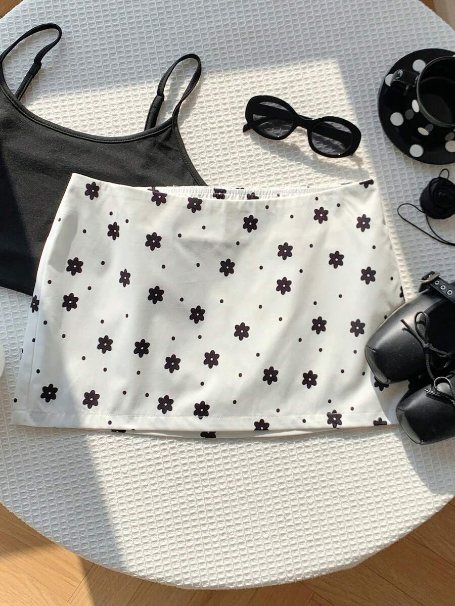 Women's white 100% cotton low waist mini skirt featuring a tropical print and zipper detail.