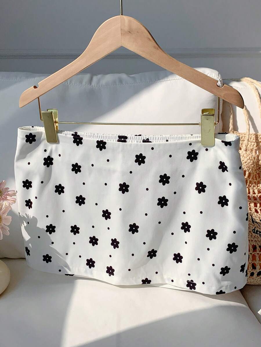Women's white 100% cotton low waist mini skirt featuring a tropical print and zipper detail.