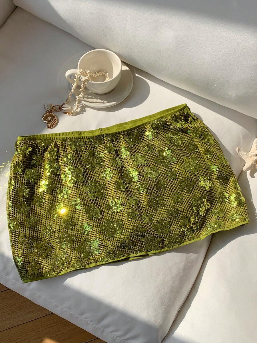 Women's white 100% cotton low waist mini skirt featuring a tropical print and zipper detail.