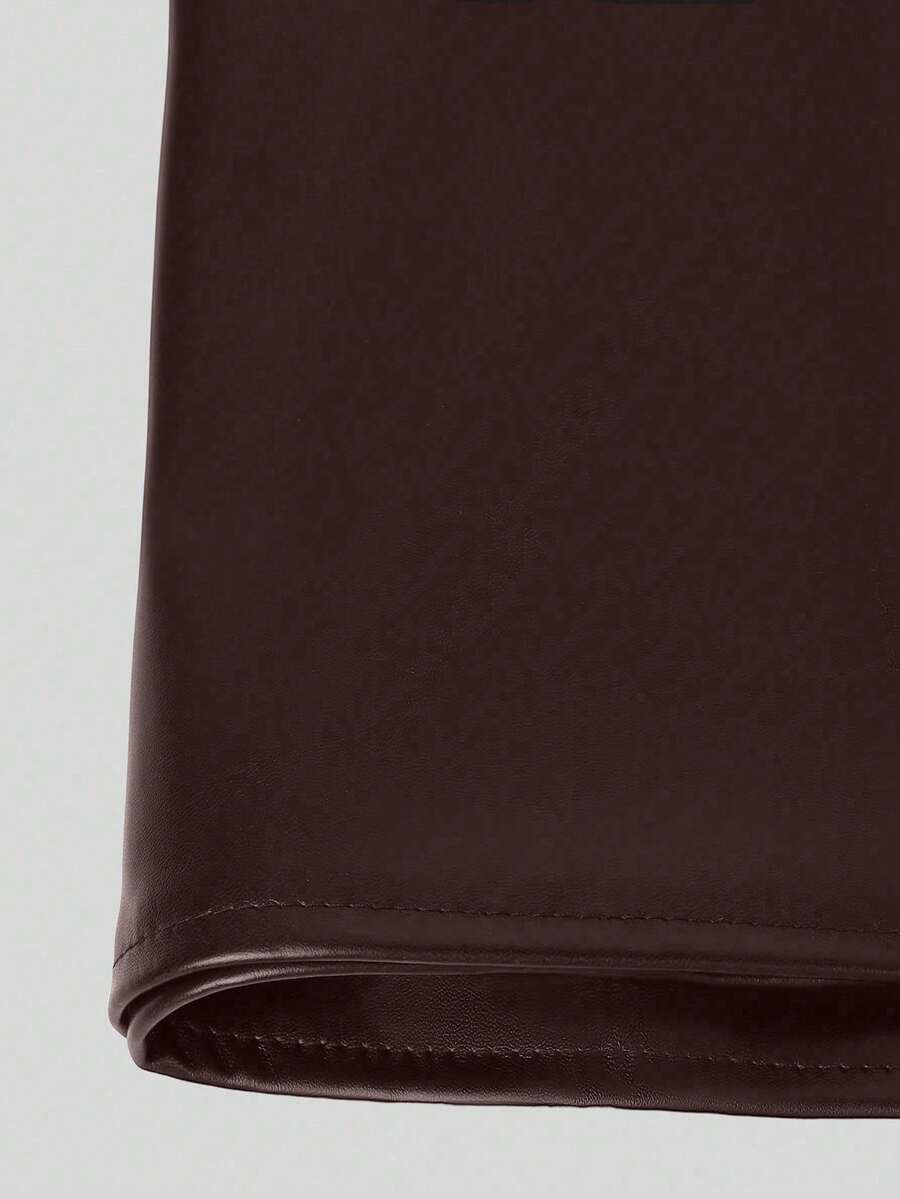 Women's black Y2K low waist PU leather mini skirt with zipper detail