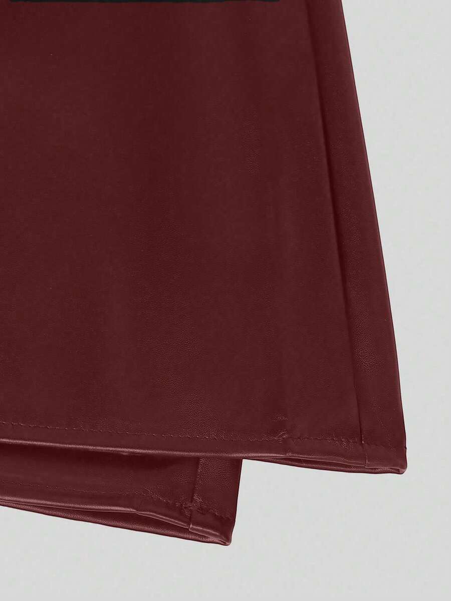 Women's black Y2K low waist PU leather mini skirt with zipper detail