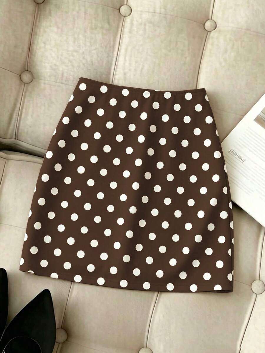 Women's short guipure lace skirt with lettuce trim and skinny mid-waist fit.