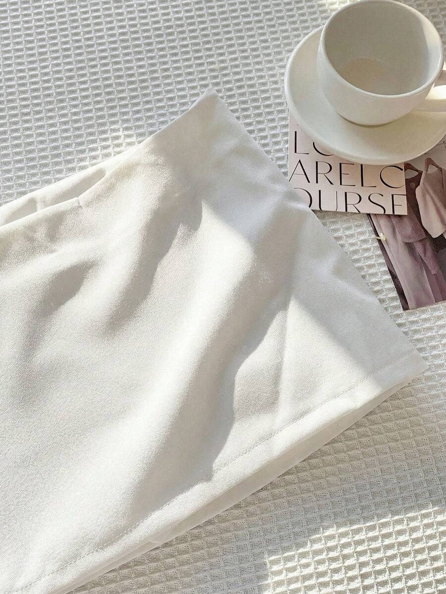 Women's white 100% cotton low waist mini skirt featuring a tropical print and zipper detail.