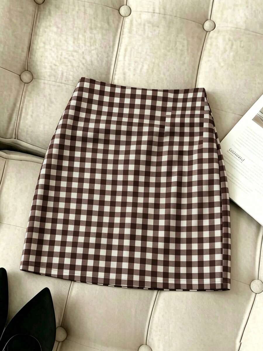 Women's short guipure lace skirt with lettuce trim and skinny mid-waist fit.