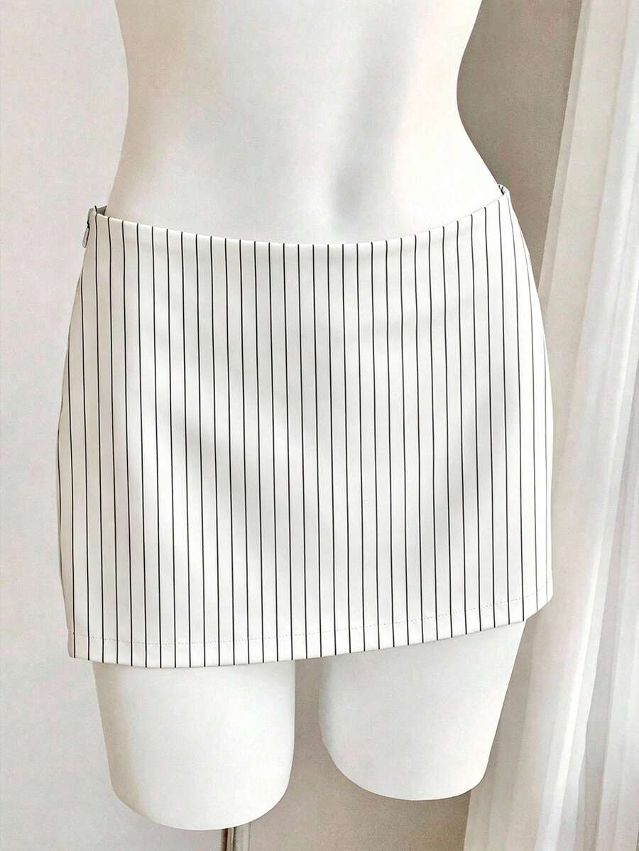 Women's white 100% cotton low waist mini skirt featuring a tropical print and zipper detail.