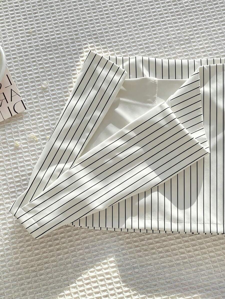 Women's white 100% cotton low waist mini skirt featuring a tropical print and zipper detail.