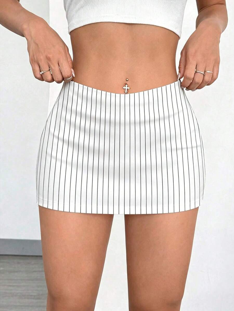 Women's white 100% cotton low waist mini skirt featuring a tropical print and zipper detail.