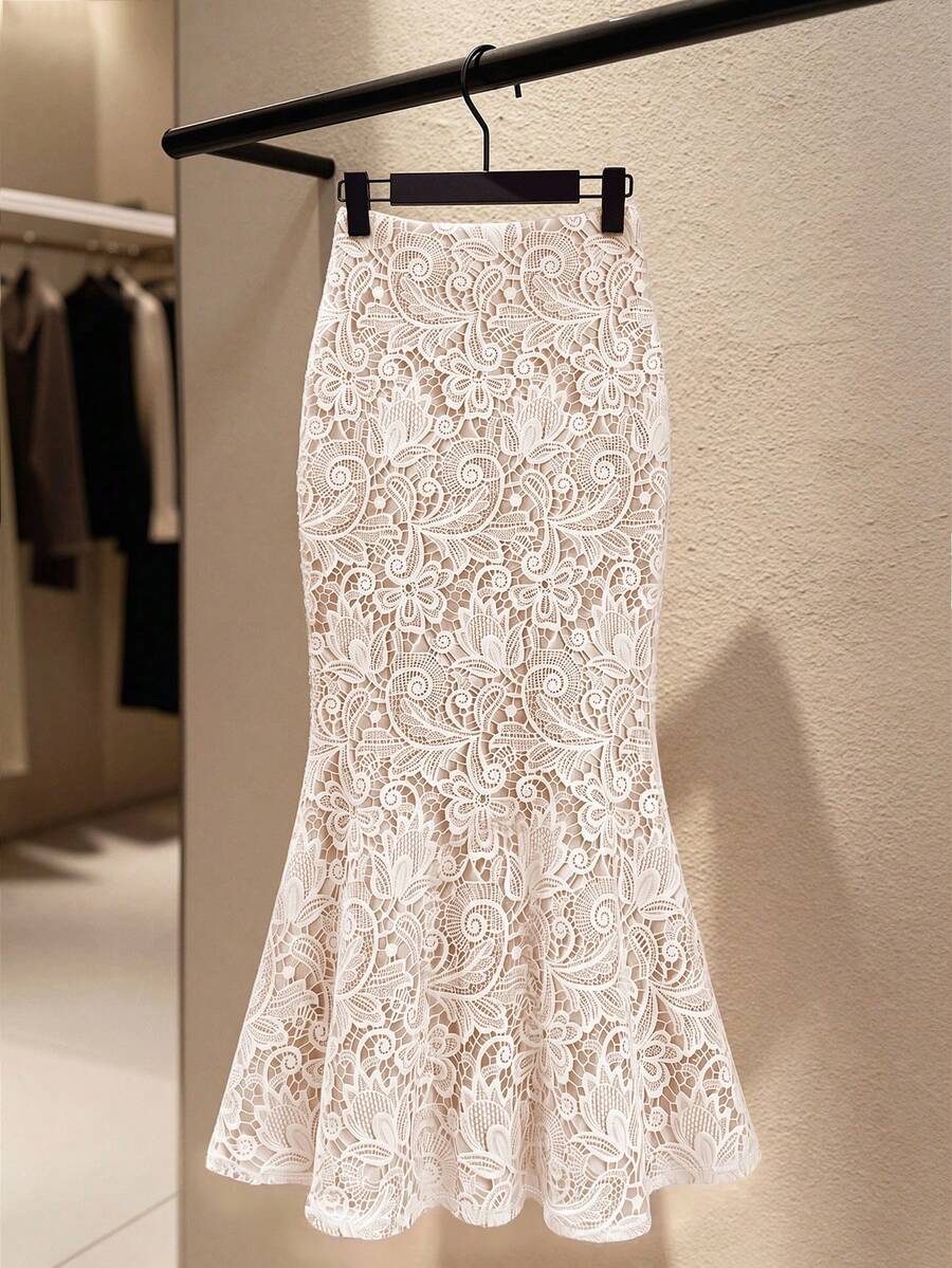 women's high-waist floral print mermaid maxi skirt in a flared knitted fabric silhouette.