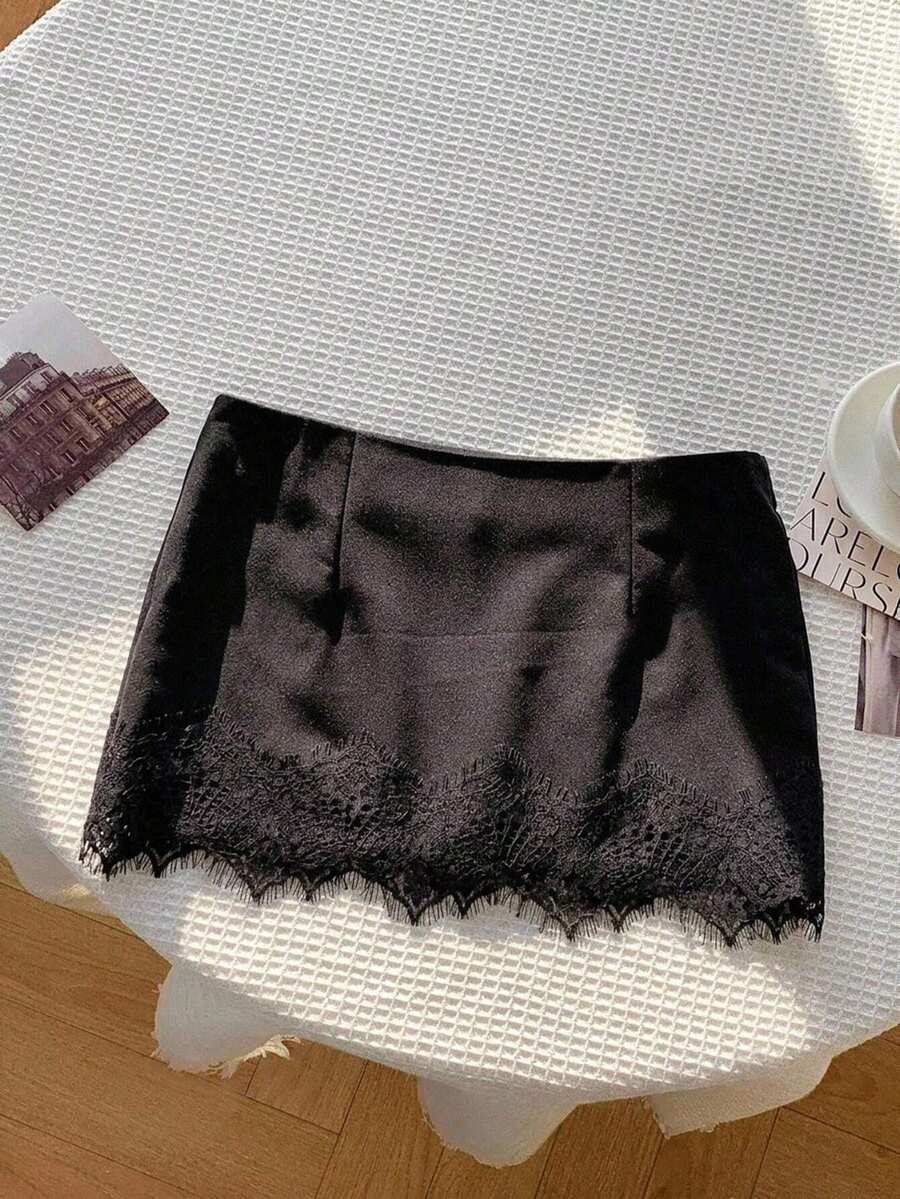 Women's low-waist black lace patchwork mini skirt with bodycon fit.