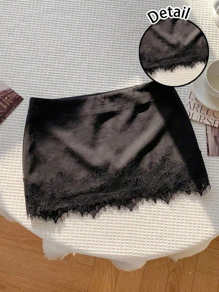 Women's low-waist black lace patchwork mini skirt with bodycon fit.