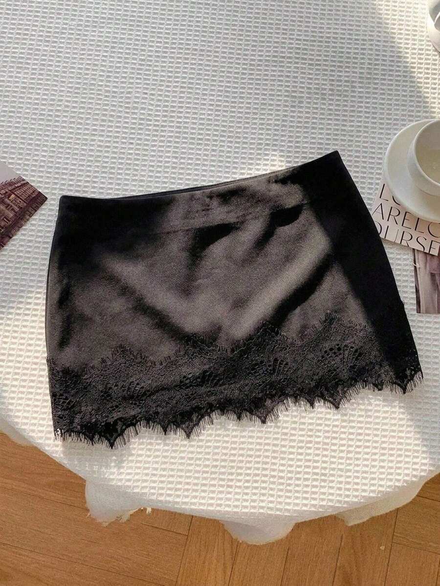 Women's low-waist black lace patchwork mini skirt with bodycon fit.