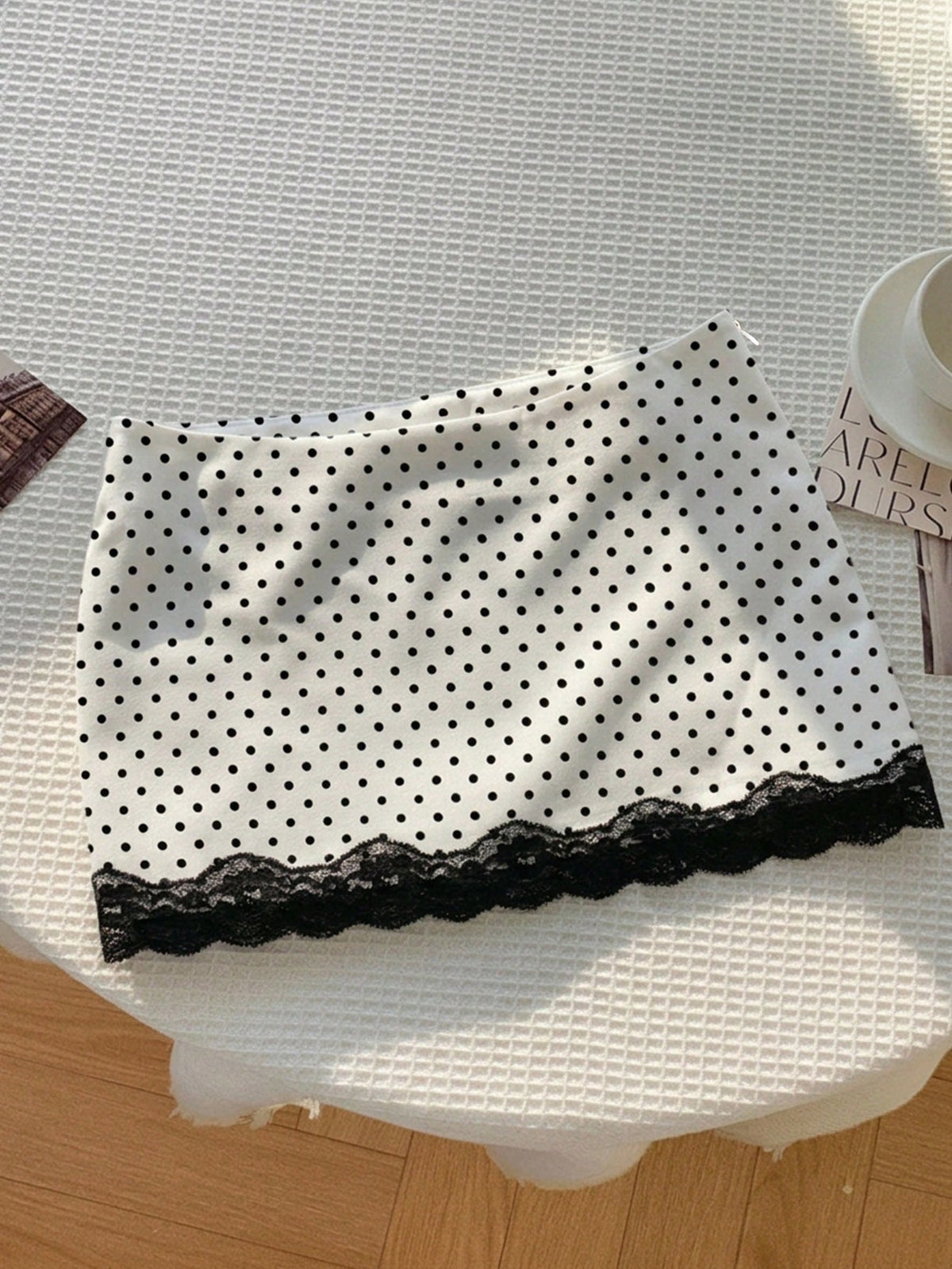 Women's white 100% cotton low waist mini skirt featuring a tropical print and zipper detail.