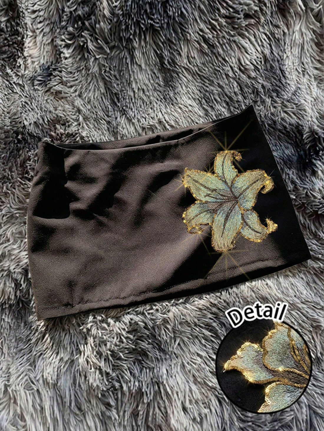 Women's black low waist mini skirt in Y2K casual style made of lined woven fabric