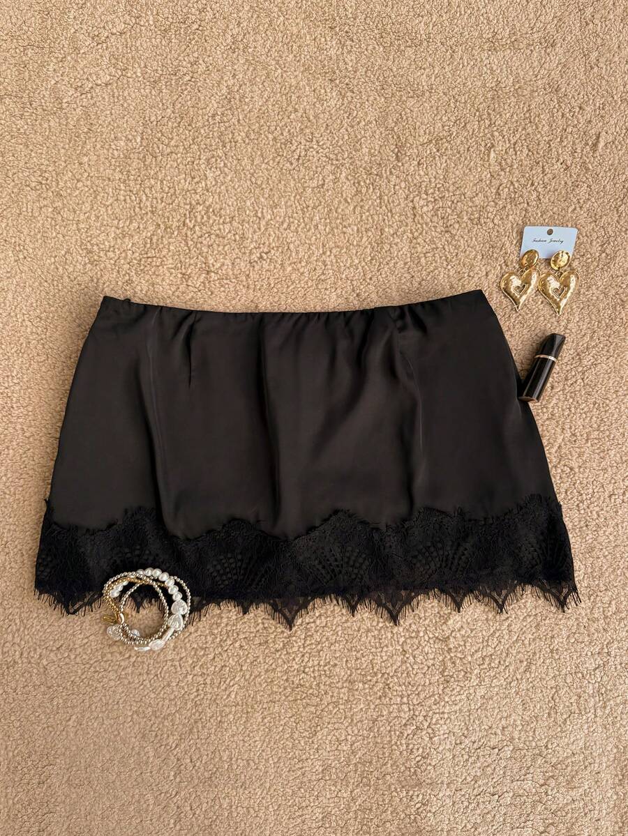 Women's low-waist black lace patchwork mini skirt with bodycon fit.