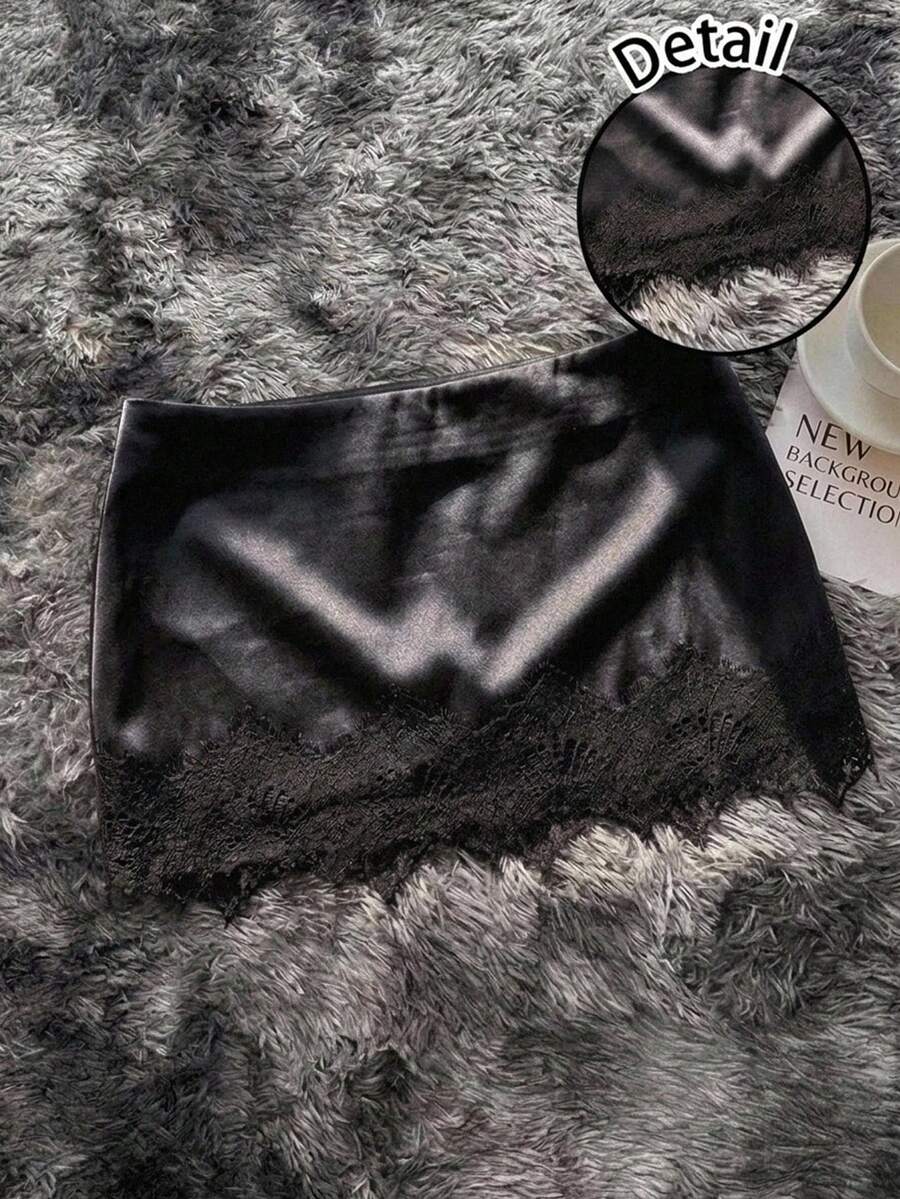 Women's low-waist black lace patchwork mini skirt with bodycon fit.
