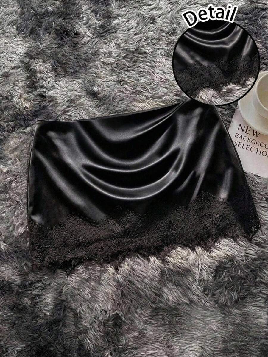 Women's low-waist black lace patchwork mini skirt with bodycon fit.