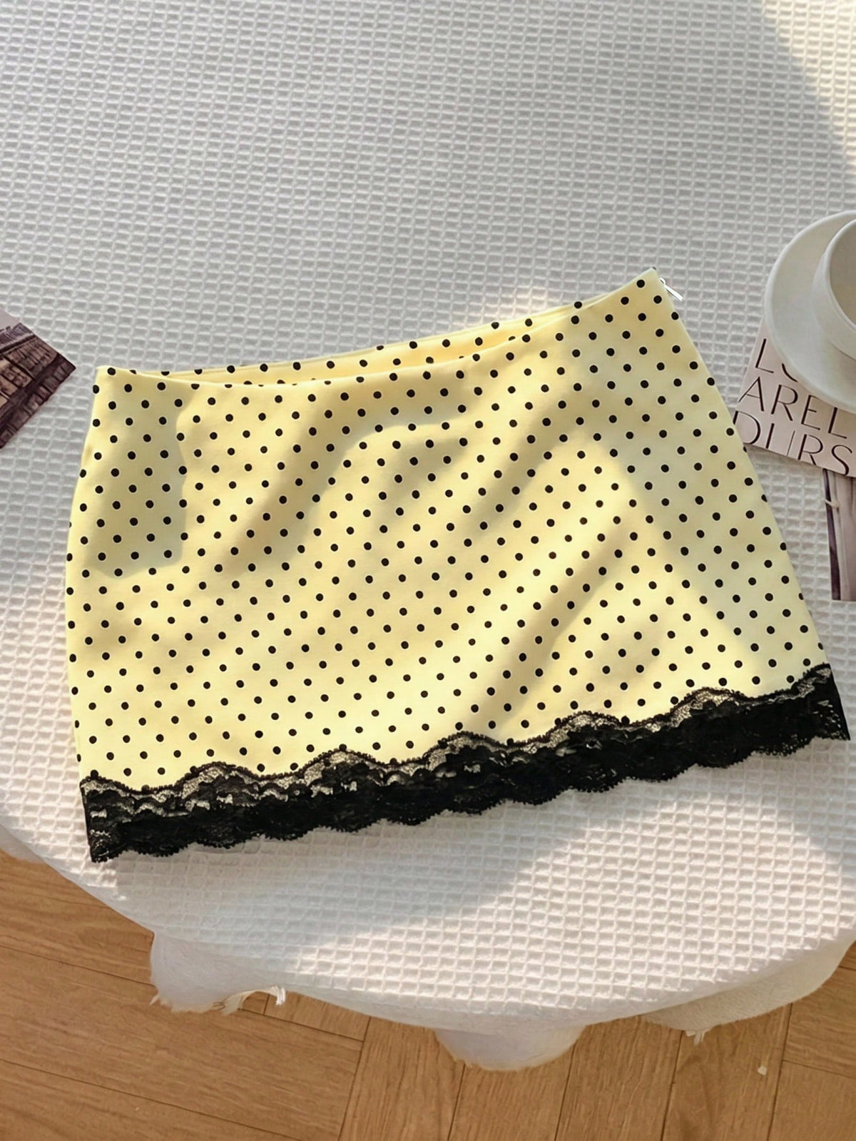 Women's white 100% cotton low waist mini skirt featuring a tropical print and zipper detail.