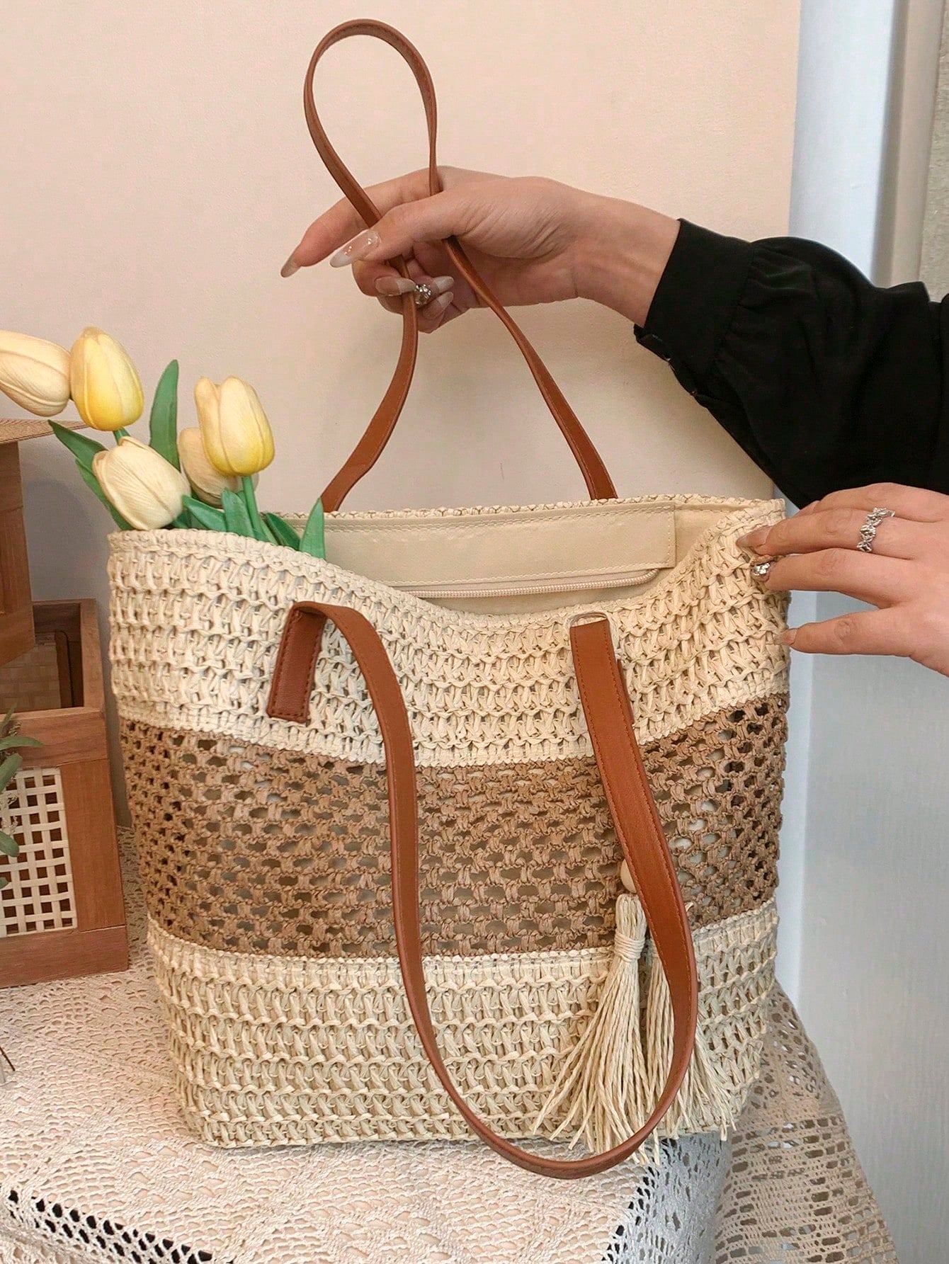 1pc New Holiday Tassel Pendant Bicolor Woven Beach Tote Bag, Casual Shoulder Handbag For Beach Trip