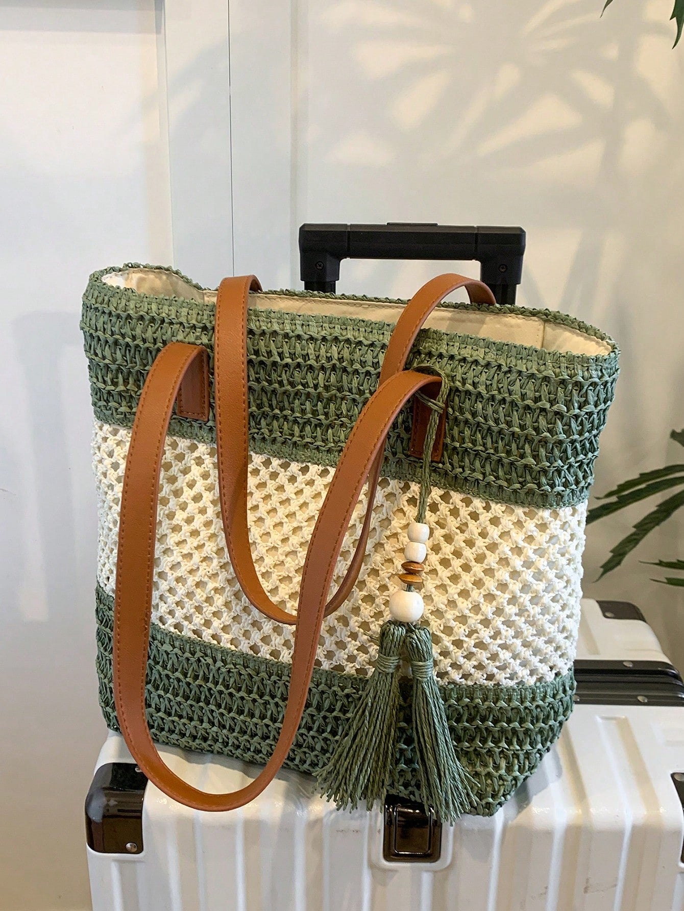 1pc New Holiday Tassel Pendant Bicolor Woven Beach Tote Bag, Casual Shoulder Handbag For Beach Trip