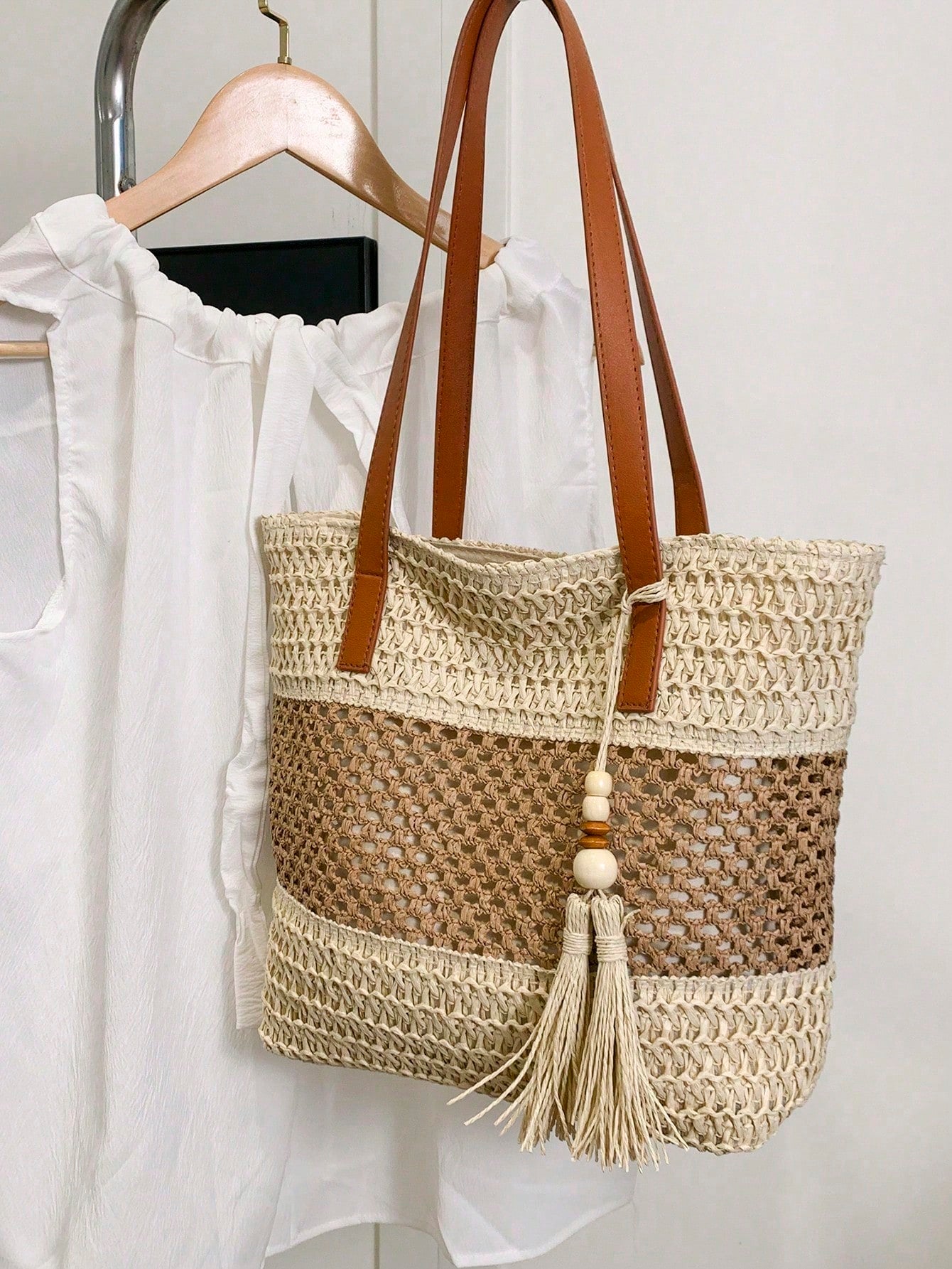 1pc New Holiday Tassel Pendant Bicolor Woven Beach Tote Bag, Casual Shoulder Handbag For Beach Trip