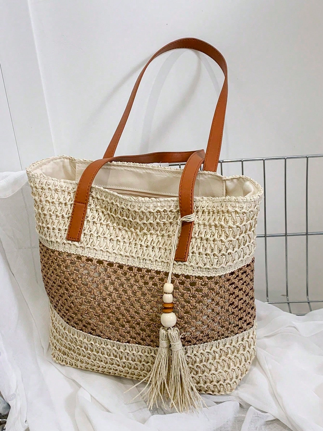 1pc New Holiday Tassel Pendant Bicolor Woven Beach Tote Bag, Casual Shoulder Handbag For Beach Trip