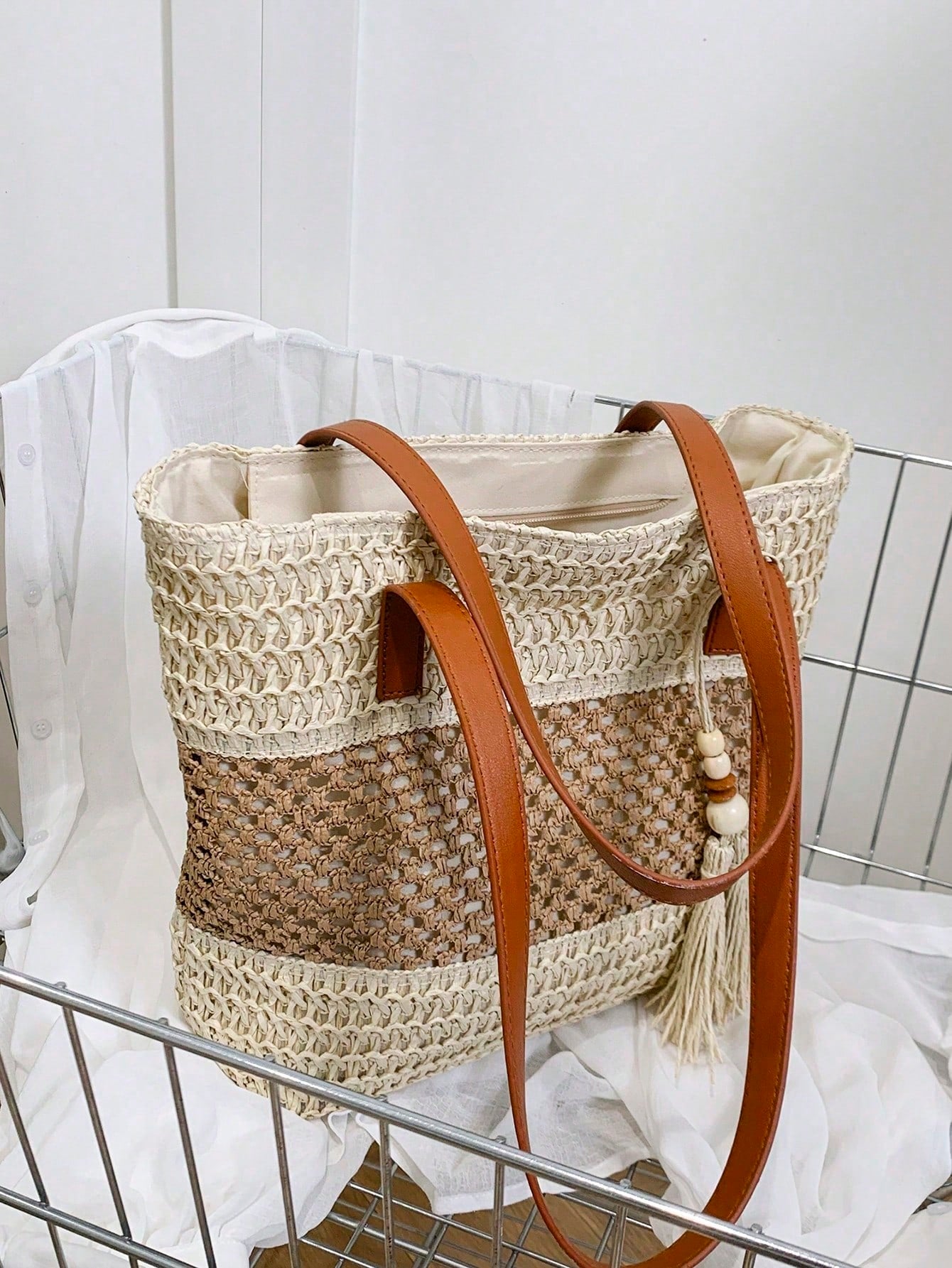 1pc New Holiday Tassel Pendant Bicolor Woven Beach Tote Bag, Casual Shoulder Handbag For Beach Trip