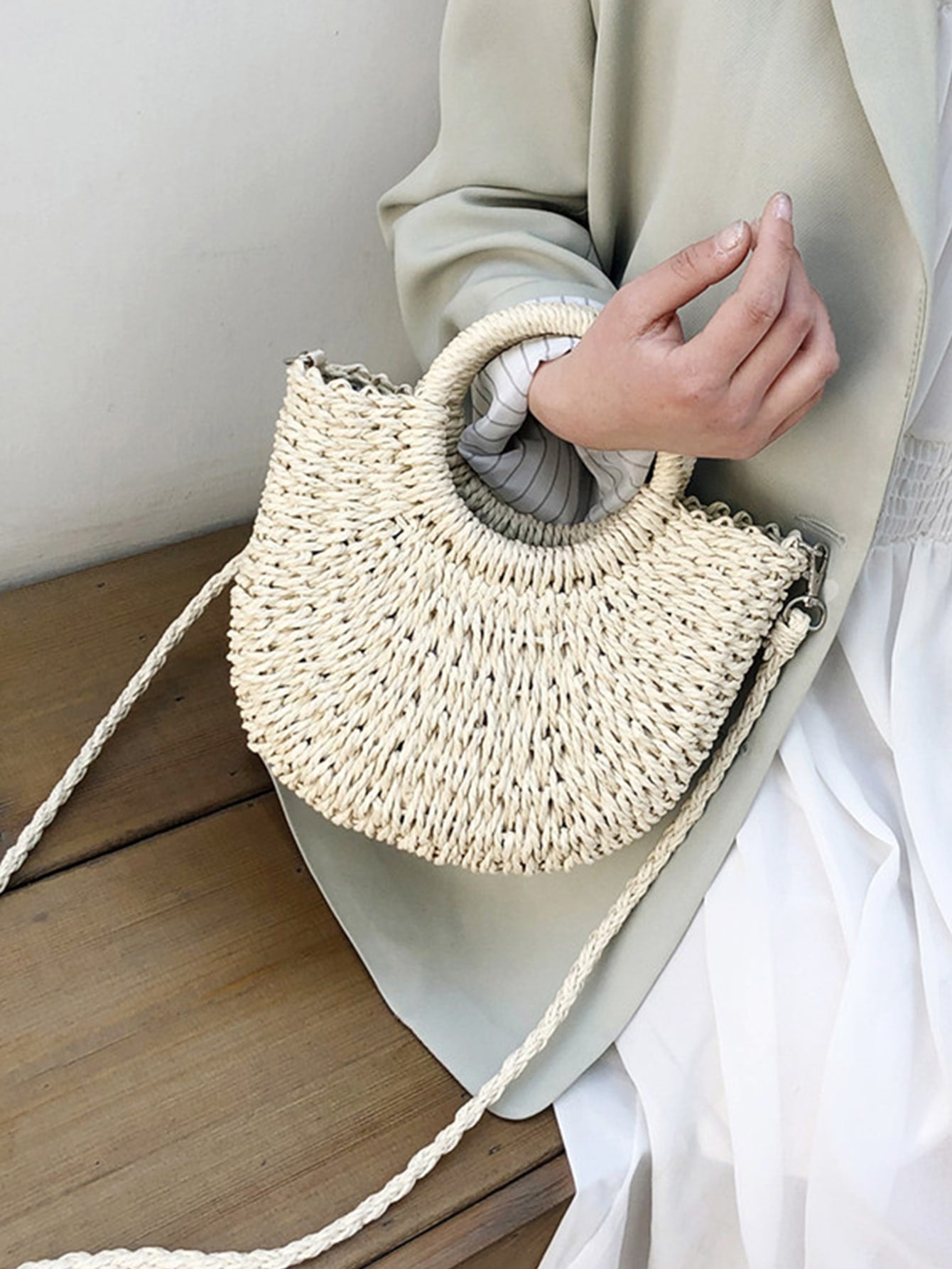 Yogodlns Straw Woven Crossbody Shoulder Bag Daisy Decor Handmade Small Purse Handbag Bohemia Summer Bag, Eye-Catching Beach Bag Summer