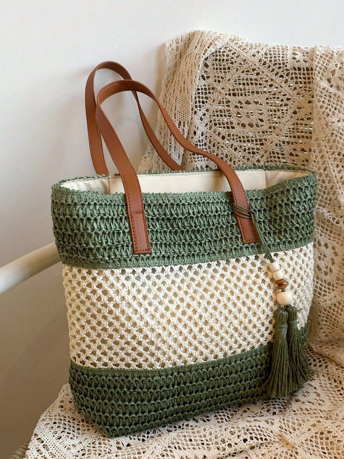 1pc New Holiday Tassel Pendant Bicolor Woven Beach Tote Bag, Casual Shoulder Handbag For Beach Trip