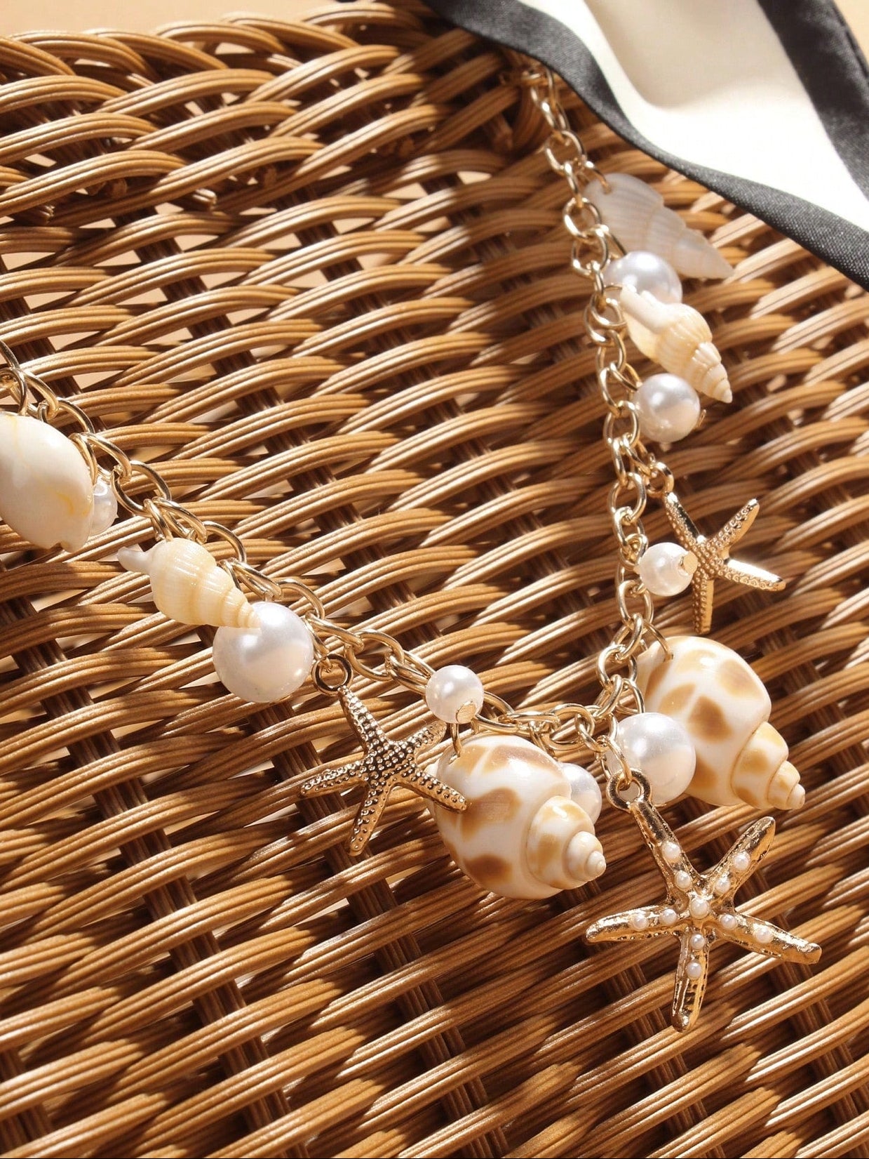 Summer New French Retro Handmade Vine Weaving Handbag Silk Scarf Handheld With Shell Sea Star Hanging Decoration Seaside Vacation Large Capacity Basket Package Daily Commuting Beach Leisure Party Travel