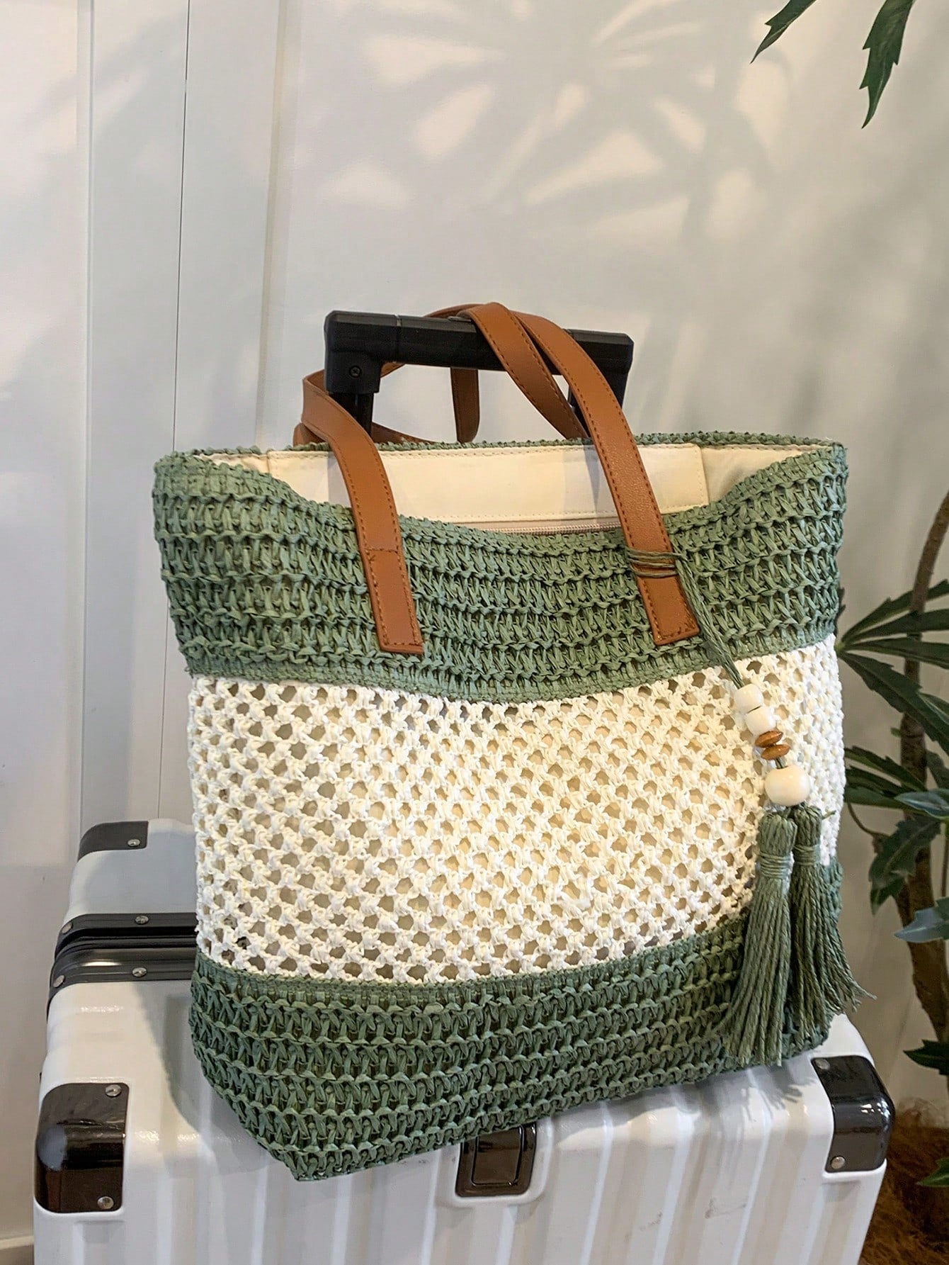 1pc New Holiday Tassel Pendant Bicolor Woven Beach Tote Bag, Casual Shoulder Handbag For Beach Trip