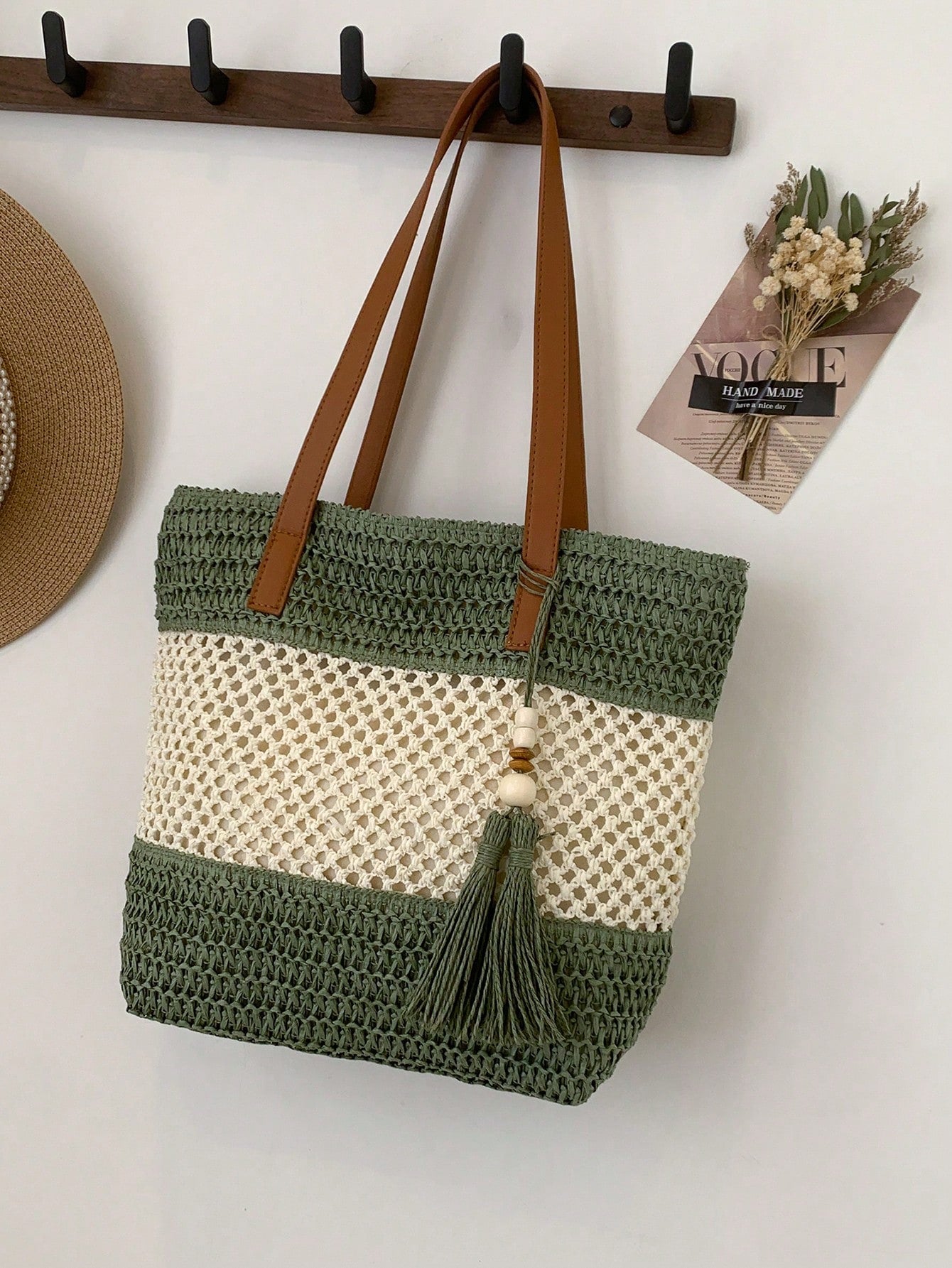 1pc New Holiday Tassel Pendant Bicolor Woven Beach Tote Bag, Casual Shoulder Handbag For Beach Trip