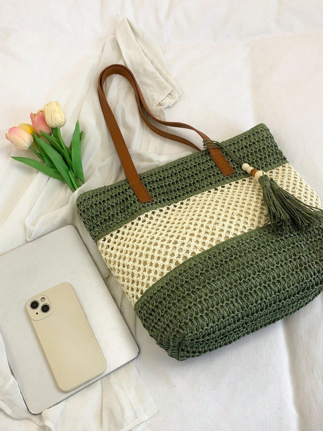 1pc New Holiday Tassel Pendant Bicolor Woven Beach Tote Bag, Casual Shoulder Handbag For Beach Trip